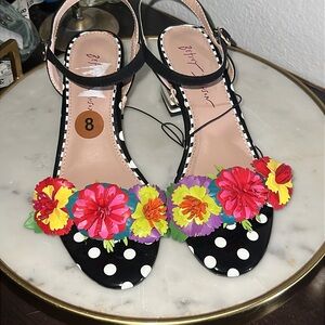 Betsy Johnson 3D Floral Polka Dot Block Striped 2.5” Heel Black White Sz 8 NWOT